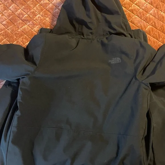 The North Face Men's Black Hooded Winter Jacket - Picture 2 of 5